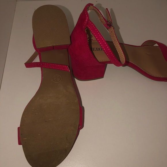 Pink heels - Picture 3 of 4